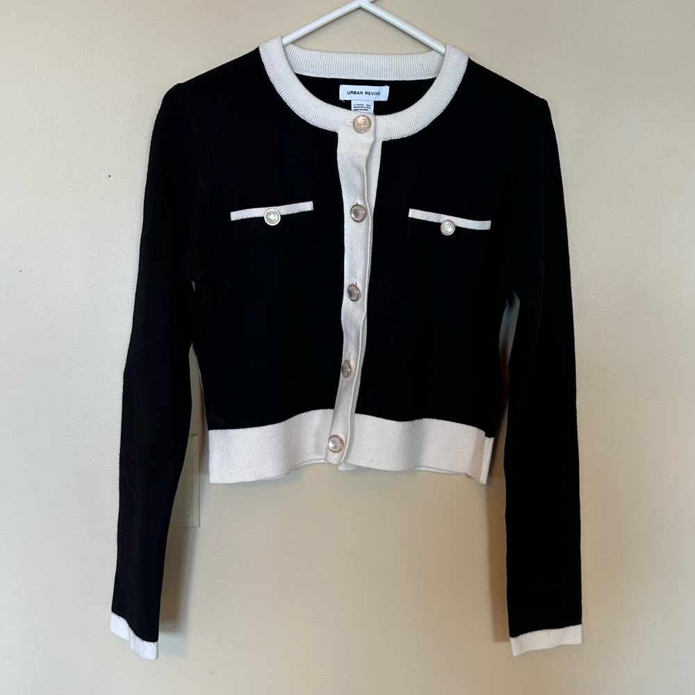 Urban REVIVO black and white sweater NWT